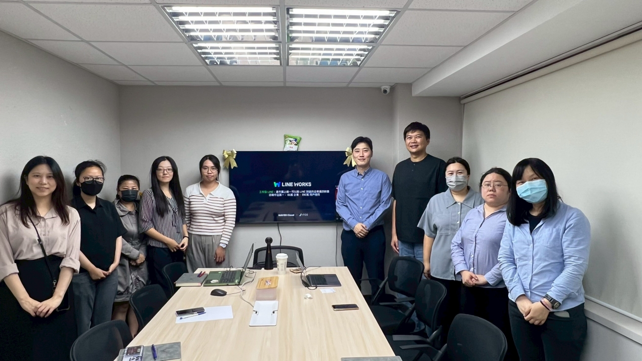 To help our colleagues clearly distinguish between work-related and personal communication, our firm is implementing LINE WORKS and has invited Consultant Kim to provide an on-site introduction.